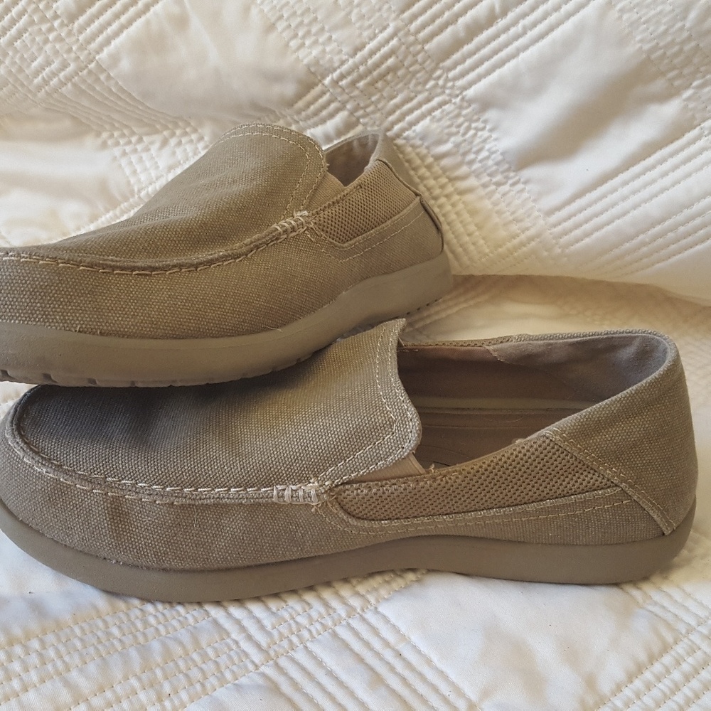 Men's Size 8 Crocs - Like New!